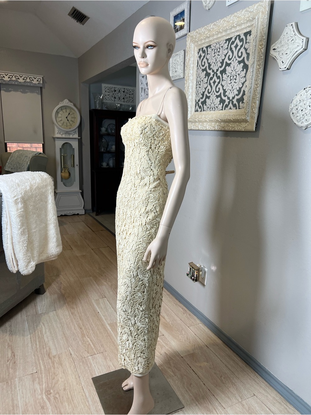 Vintage Ling Lace Sheath Evening Dress - Cream - Picture 6 of 12